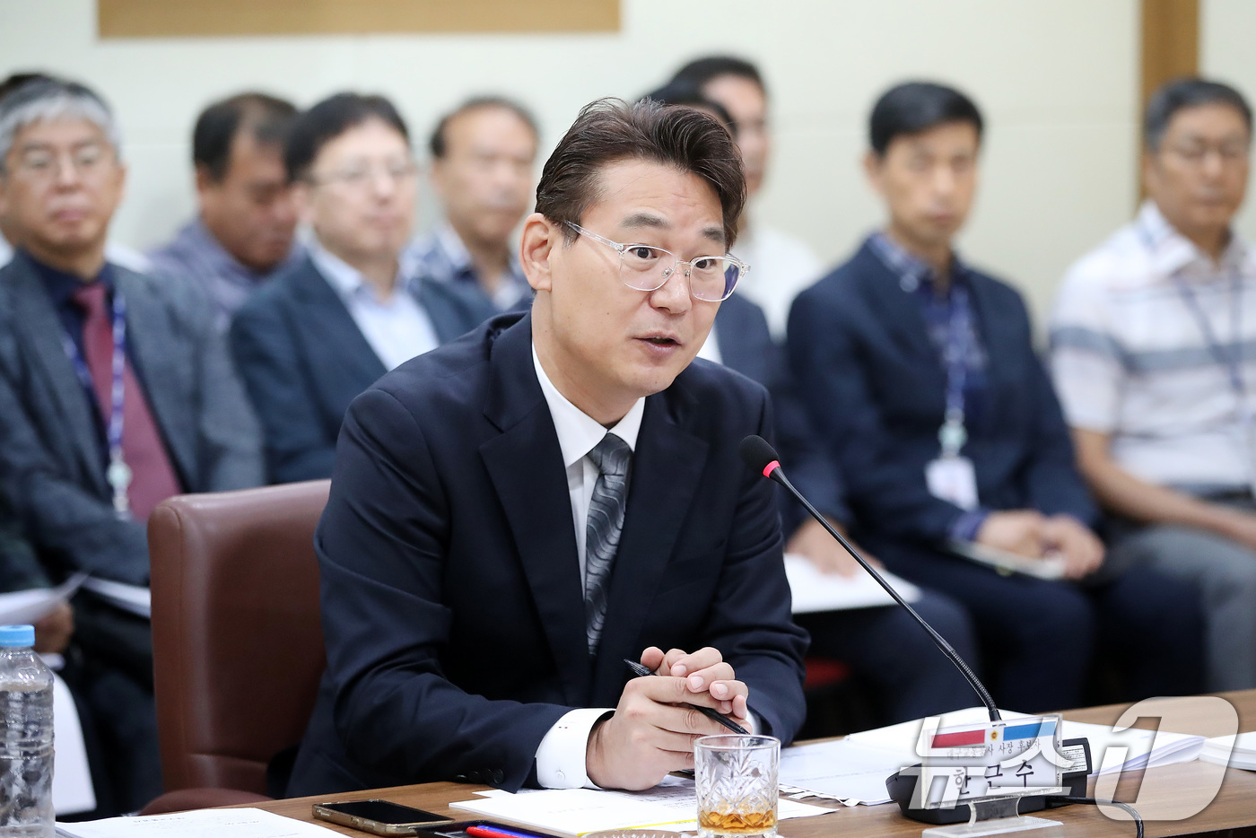 (대구=뉴스1) 공정식 기자 = 9일 오전 대구시의회 회의실에서 열린 대구교통공사 사장 후보자 인사청문회에서 한근수 후보자가 의원 질의에 답하고 있다. 2026.9.9/뉴스1