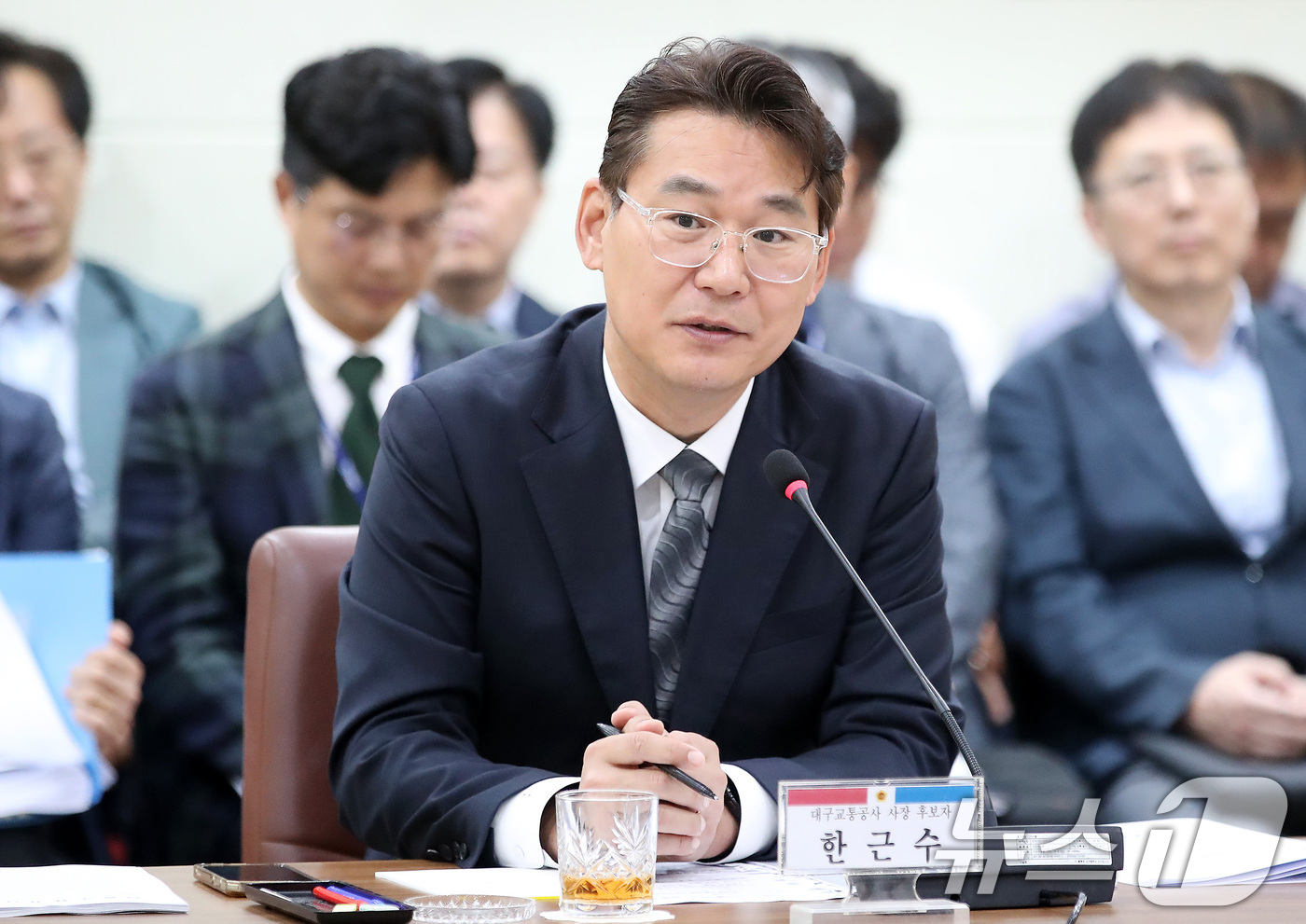 (대구=뉴스1) 공정식 기자 = 9일 오전 대구시의회 회의실에서 열린 대구교통공사 사장 후보자 인사청문회에서 한근수 후보자가 의원 질의에 답하고 있다. 2026.9.9/뉴스1