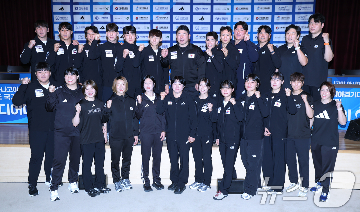 (진천=뉴스1) 김민지 기자 = 9일 충북 진천선수촌에서 열린 유도 2026 아이치-나고야 아시아경기대회 유도 국가대표팀 미디어데이에서 황희태 유도 남자대표팀 감독, 정성숙 유도 …