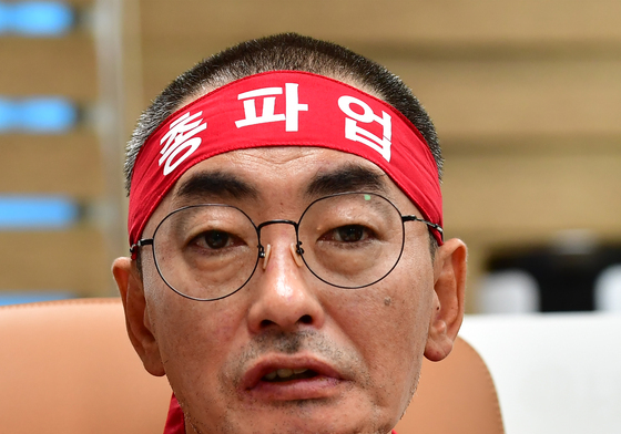 기자회견 갖는 김성호 포스코 노조위원장