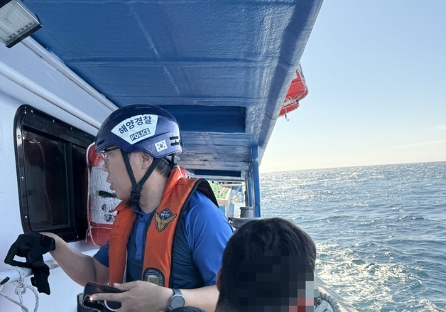 군산 어청도 해상서 조업하던 불법체류 베트남 선원 3명 적발