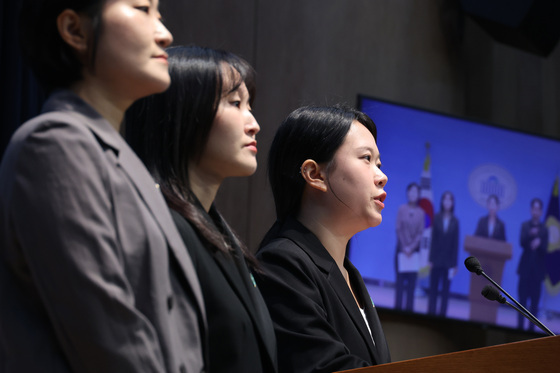 당 의혹 관련 반박하는 기본소득당 대변인단