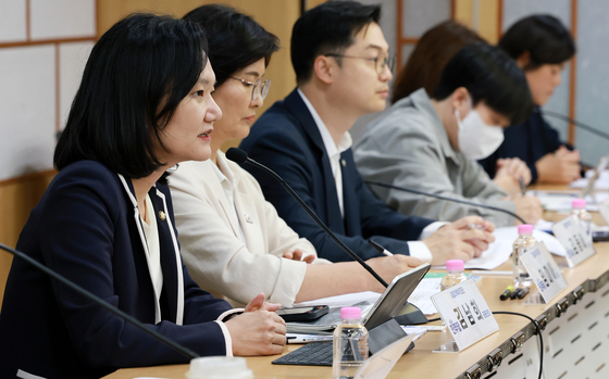 경찰 수사 피해자, 지원단체 간담회서 발언하는 김남희 단장