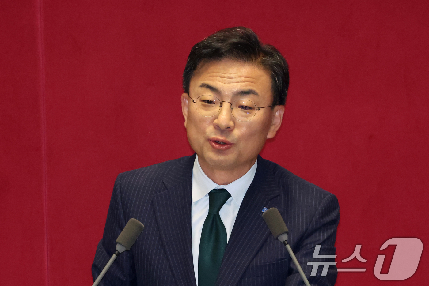 (서울=뉴스1) 황기선 기자 = 신장식 조국혁신당 대표가 9일 오후 서울 여의도 국회에서 열린 제439회국회(정기회) 제5차 본회의에서 비교섭단체 대표발언을 하고 있다.  2026 …