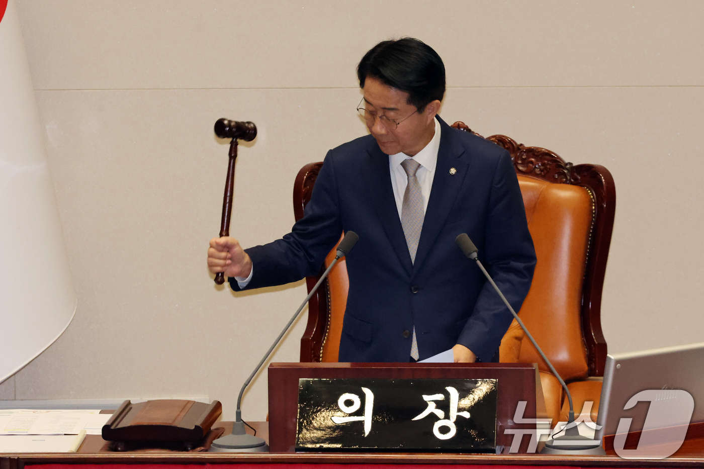 (서울=뉴스1) 황기선 기자 = 조정식 국회의장이 9일 오후 서울 여의도 국회에서 열린 제439회국회(정기회) 제5차 본회의에서 의사봉을 두드리고 있다.  2026.9.9/뉴스1