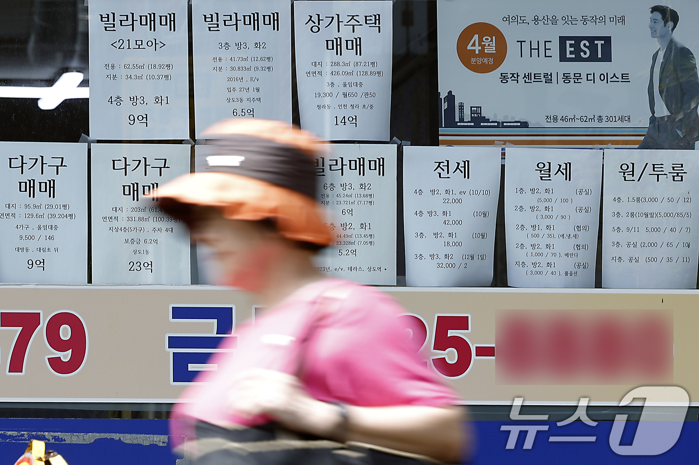 (서울=뉴스1) 박정호 기자 = 서울 아파트 평균 전세값이 7억원을 넘어서고 기준금리 인상에 따라 전세대출 금리까지 영향을 받으며 세입자들의 주거비 부담이 심화되고 있다.국토교통부 …