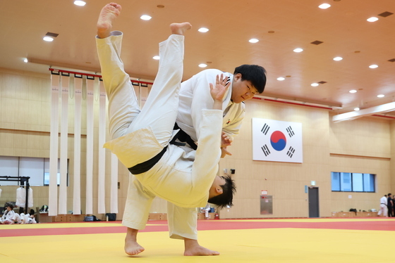 구슬땀 흘리는 이현지