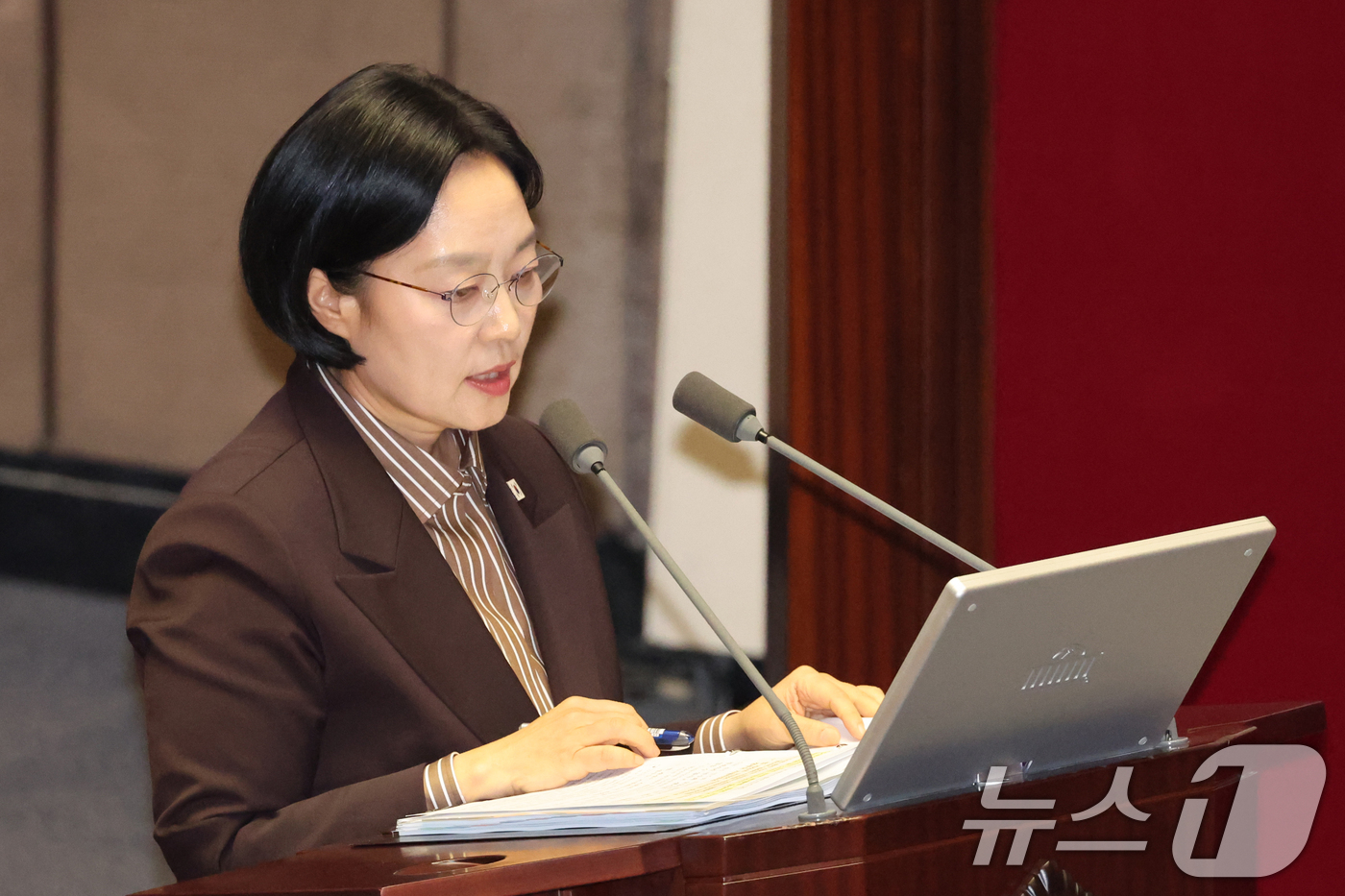 (서울=뉴스1) 황기선 기자 = 한성숙 국무총리가 9일 오후 서울 여의도 국회에서 열린 제439회국회(정기회) 제5차 본회의에서 대정부질문(정치)에 답하고 있다. 2026.9.9/ …