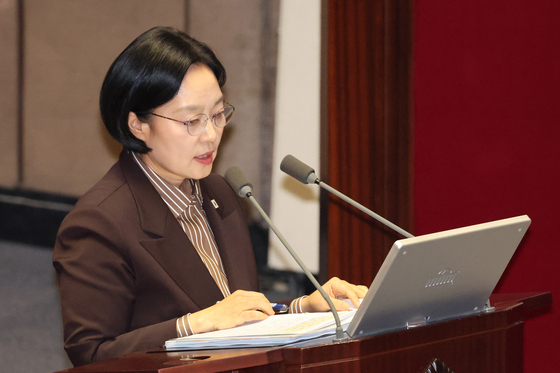 대정부질문 답하는 한성숙 총리