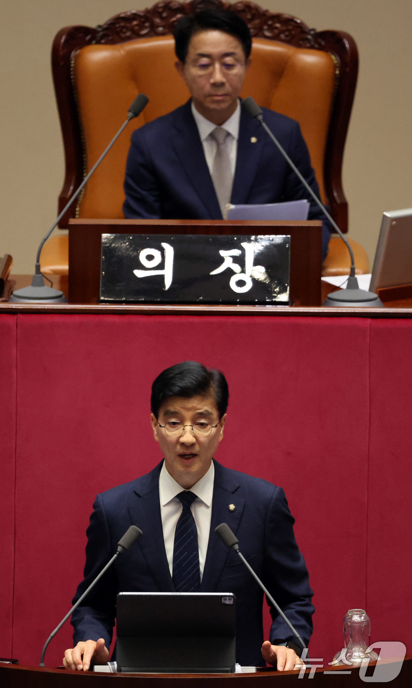 (서울=뉴스1) 황기선 기자 = 이해식 더불어민주당 의원이 9일 오후 서울 여의도 국회에서 열린 제439회국회(정기회) 제5차 본회의에서 대정부질문(정치)을 하고 있다.  2026 …