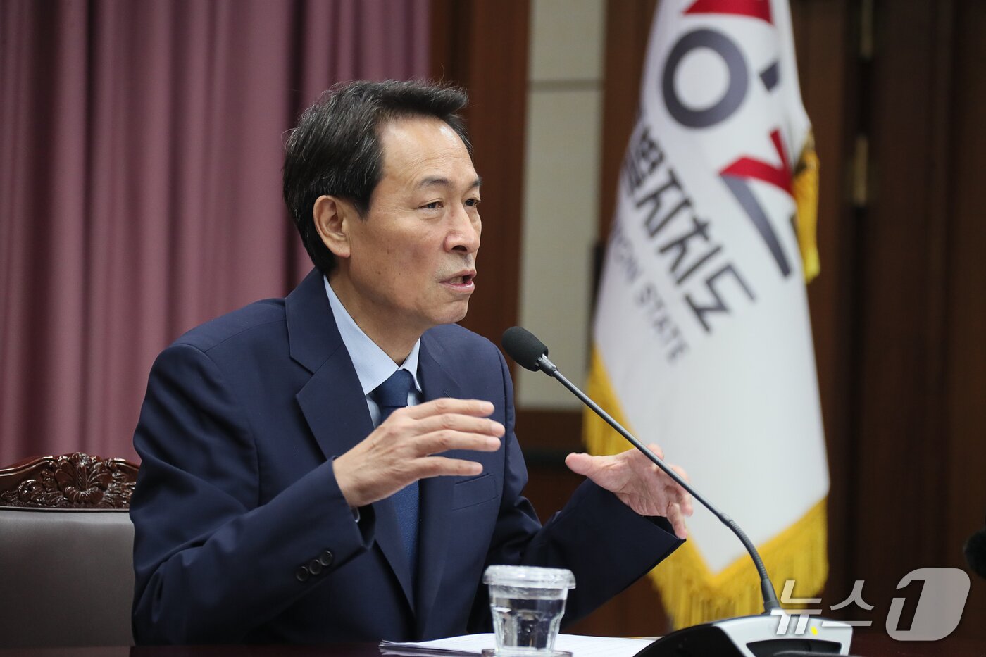 본문 이미지 - 우상호 강원도지사가 지난 7일 도청 신관 소회의실에서 열린 기자간담회에서 발언하고 있다.(강원도 제공. 재판매 및 DB금지)/뉴스1