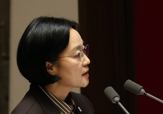 한성숙 총리, 대정부질문 답변