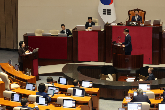 국회 본회의 대정부질문