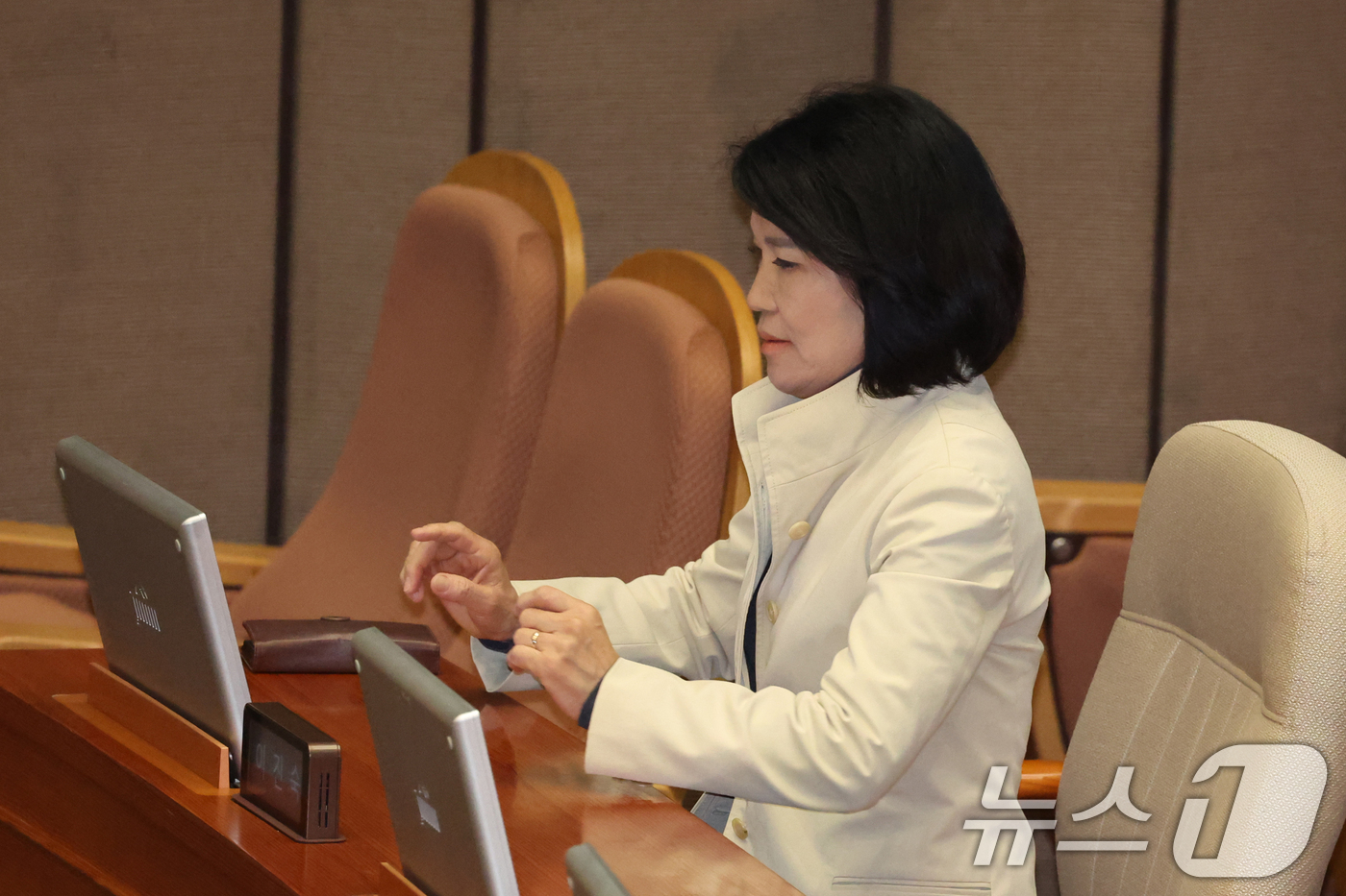 (서울=뉴스1) 황기선 기자 = 이진숙 국민의힘 의원이 9일 오후 서울 여의도 국회에서 열린 제439회국회(정기회) 제5차 본회의에 자리하고 있다.   2026.9.9/뉴스1