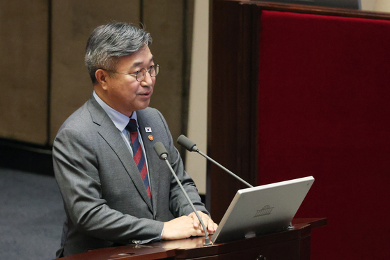 윤호중 장관, 대정부질문 답변