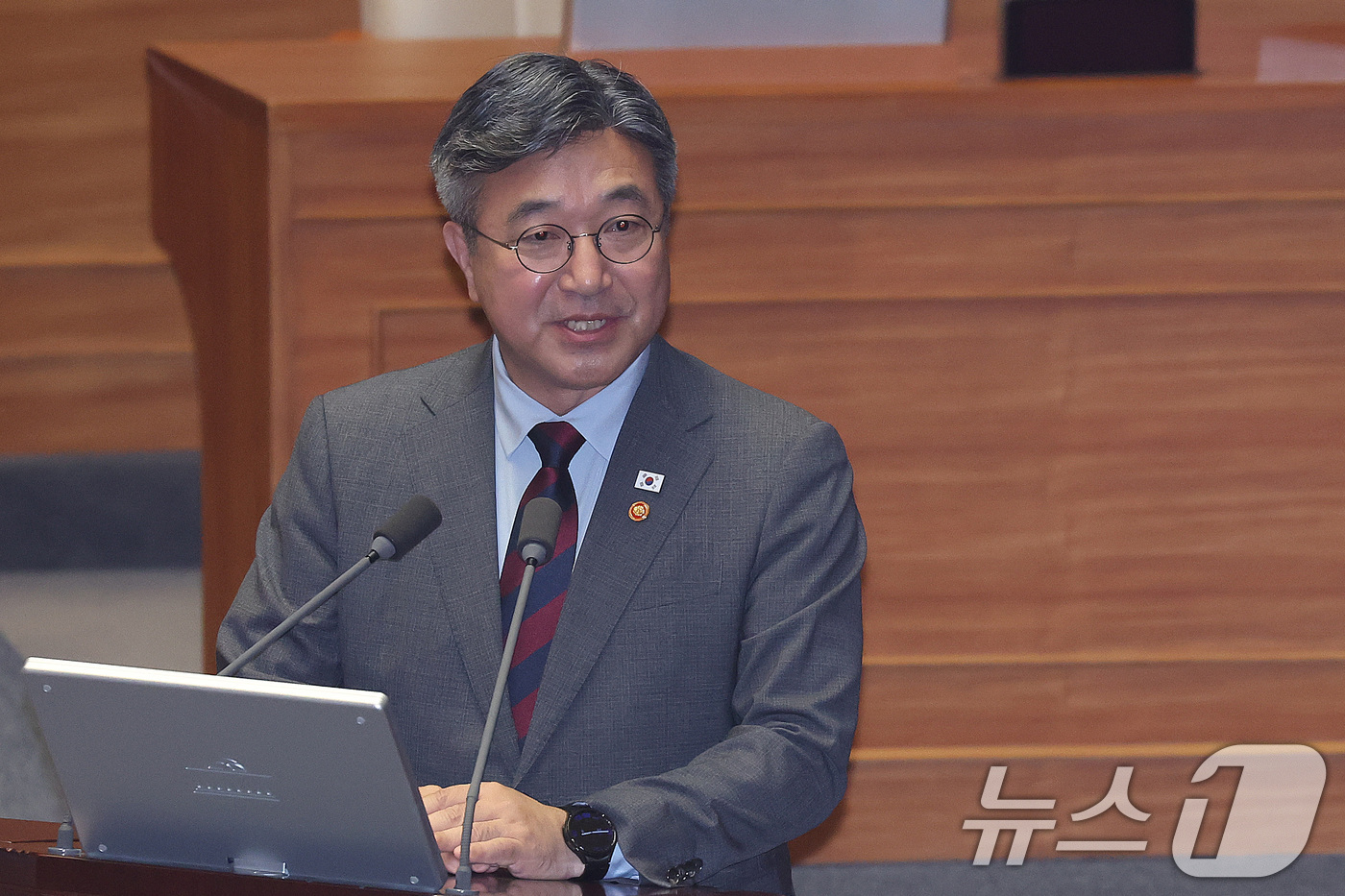 (서울=뉴스1) 신웅수 기자 = 윤호중 행정안전부 장관이 9일 서울 여의도 국회에서 열린 제439회국회(정기회) 제5차 본회의 대정부 질문에서 정치에 관한 질문에 답변하고 있다. …