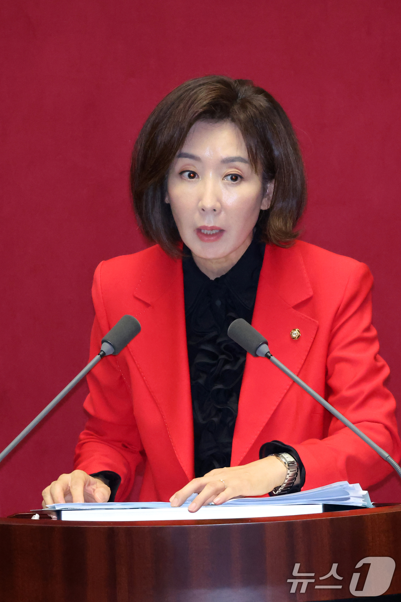 (서울=뉴스1) 황기선 기자 = 나경원 국민의힘 의원이 9일 오후 서울 여의도 국회에서 열린 제439회국회(정기회) 제5차 본회의에서 대정부질문(정치)을 하고 있다.  2026.9 …