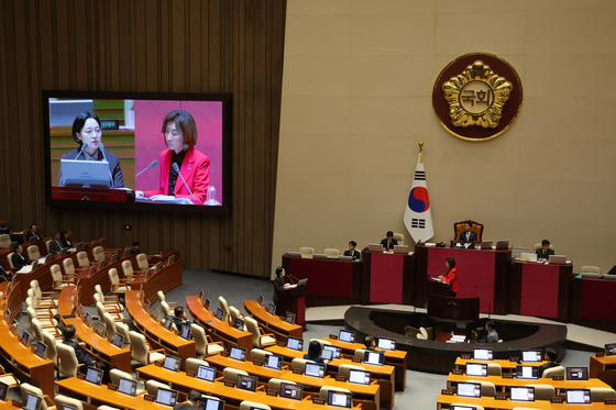 나경원 의원 질문에 답하는 한성숙 총리