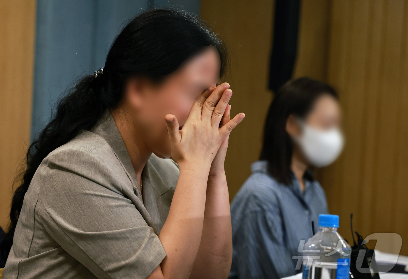 (카트만두=뉴스1) 구윤성 기자 = 네팔 어퍼트리슐리(UT)-1 수력발전소 건설현장에서 근무하다 홍수로 실종된 남동발전 한국인 직원의 가족들이 9일(현지시간) 네팔 카트만두 시내의 …