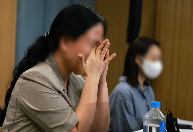 슬픔에 잠긴 실종자 가족