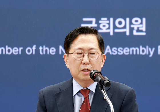 개회사하는 유용원 의원