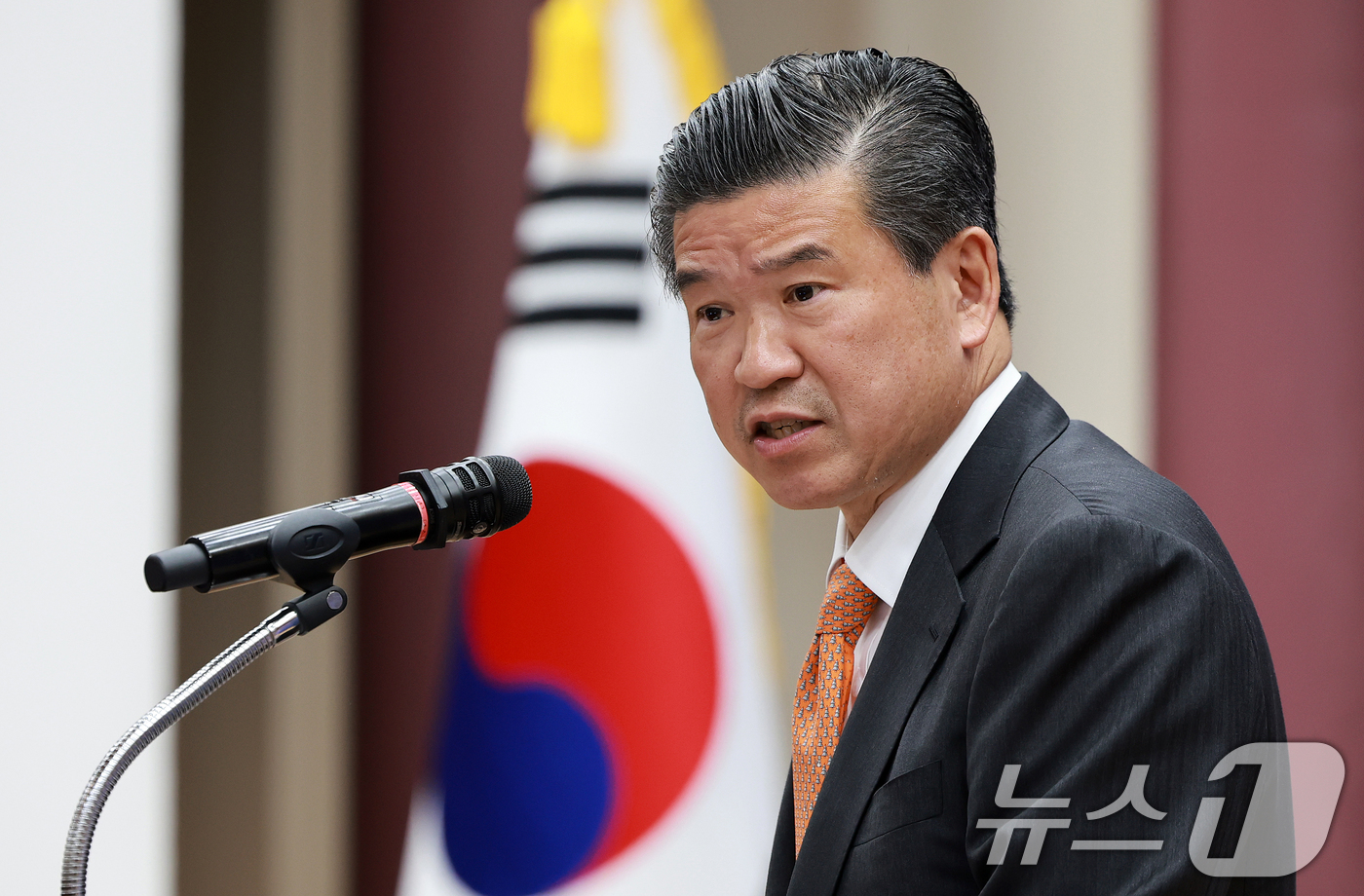 (서울=뉴스1) 이호윤 기자 = 제임스 김 주한미국상공회의소 회장 겸 대표이사가 9일 서울 여의도 국회 의원회관에서 열린 한·미 방산 협력의 미래: 2026 주한미국상공회의소-국회 …