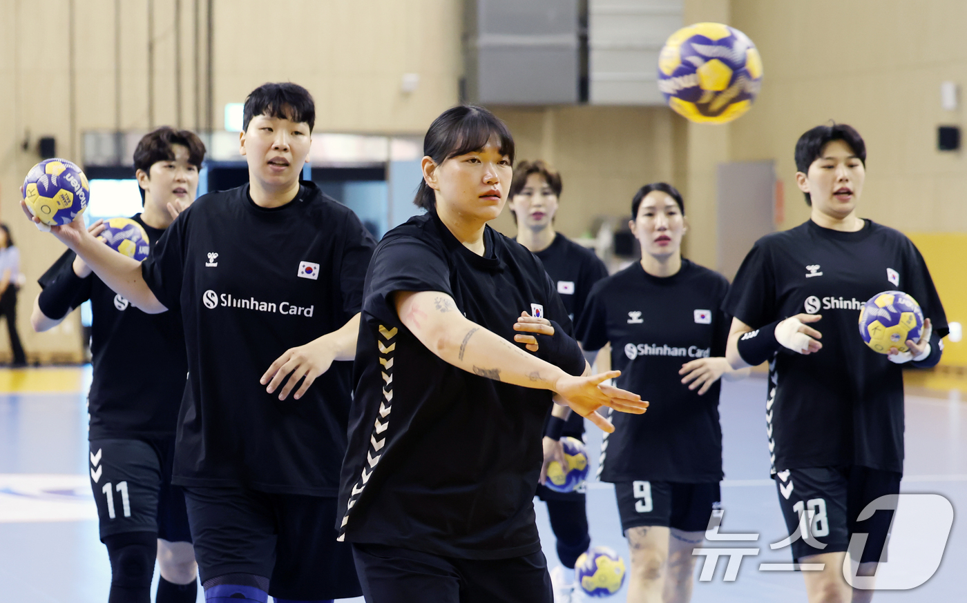 (진천=뉴스1) 김민지 기자 = 9일 충북 진천선수촌에서 열린 2026 아이치-나고야 아시아경기대회 핸드볼 여자 국가대표팀 미디어데이에서 선수들이 훈련하고 있다. 2026.9.9/ …