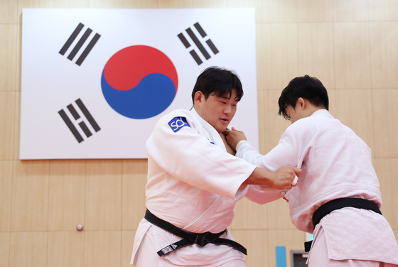 훈련하는 김민종