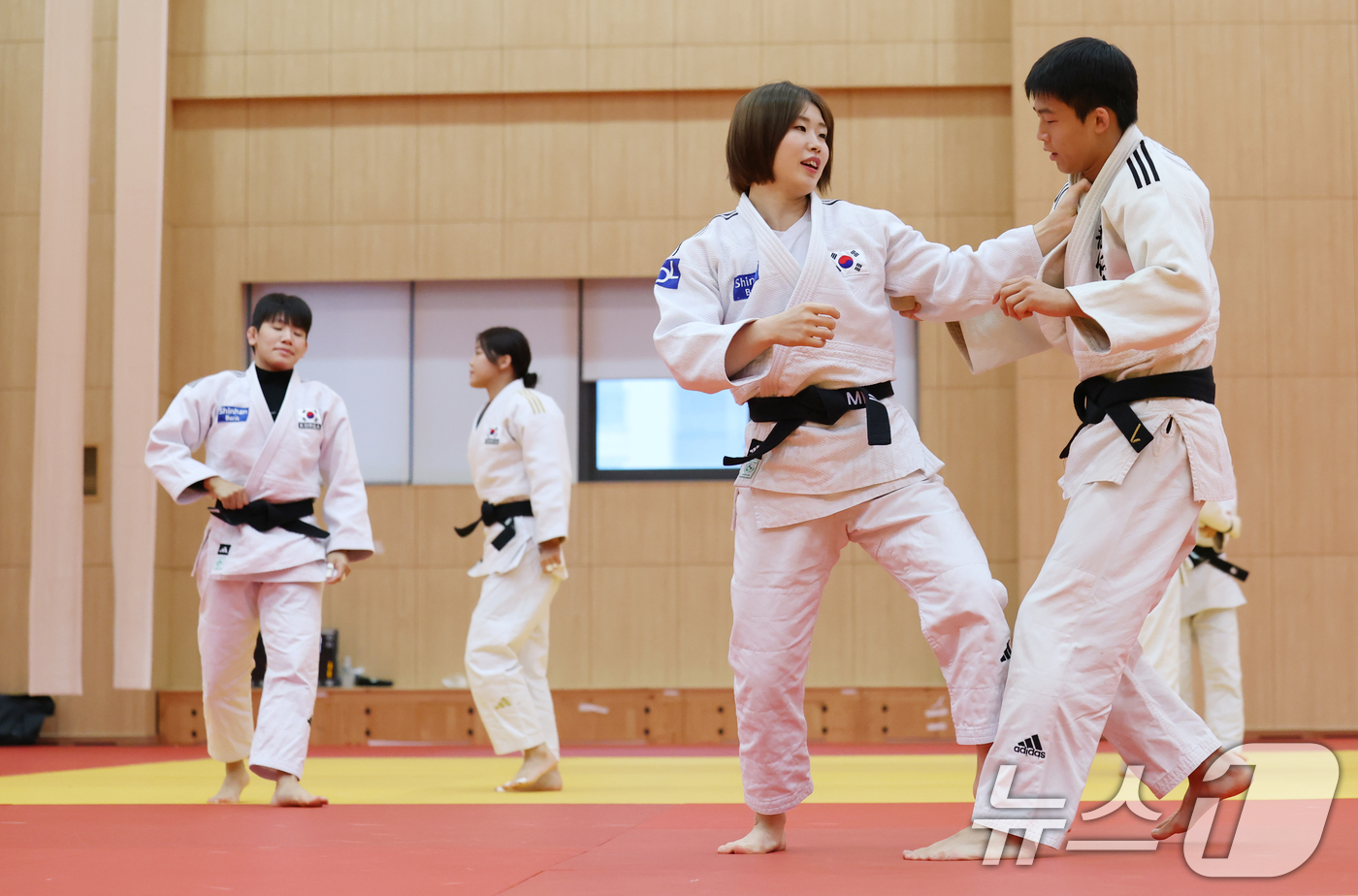 (진천=뉴스1) 김민지 기자 = 유도 남자 국가대표팀 허미미가 9일 충북 진천선수촌에서 열린 2026 아이치-나고야 아시아경기대회 미디어데이에서 공개 훈련을 하고 있다. 2026. …