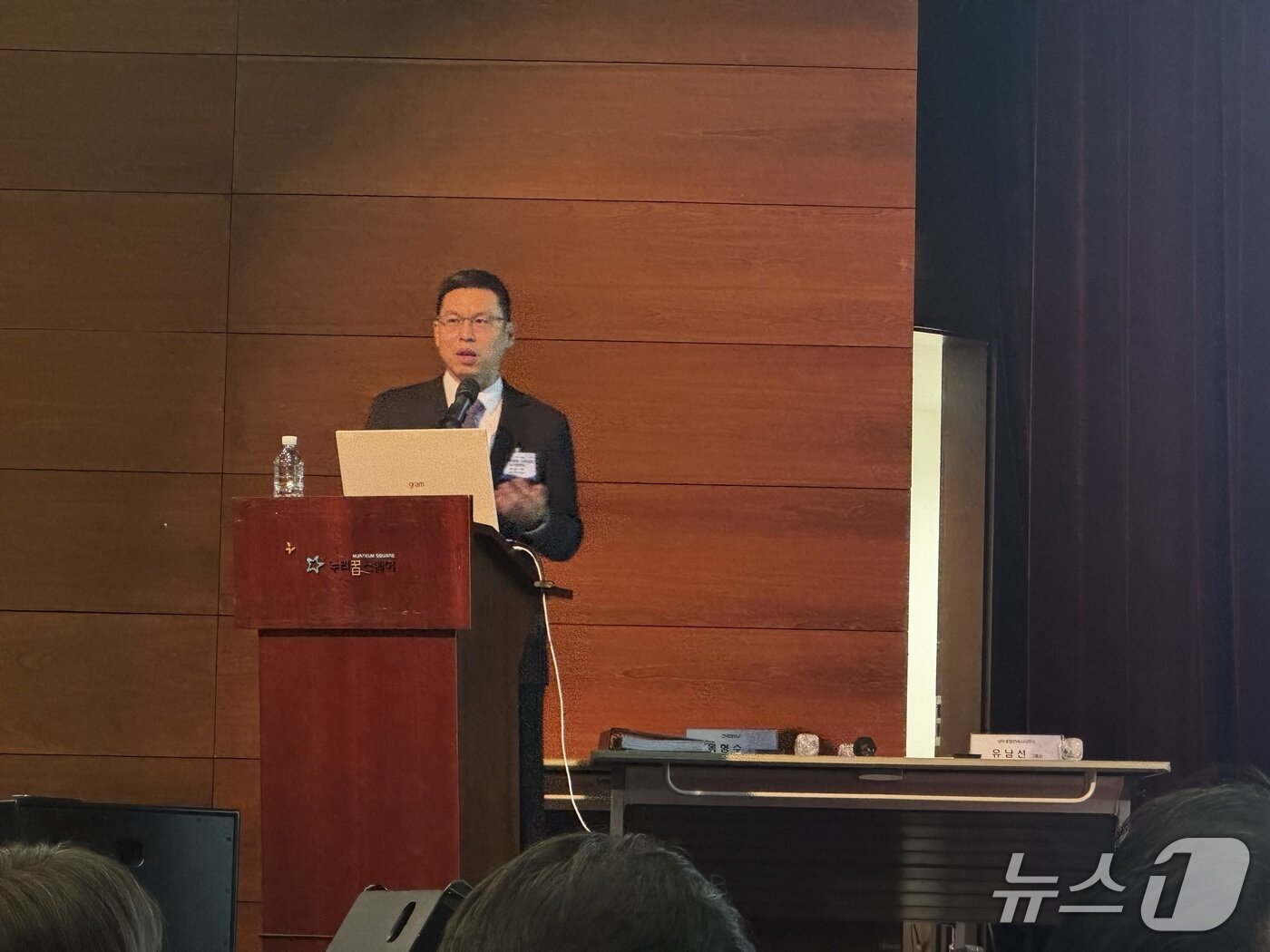 본문 이미지 - 송도영 법무법인 지평 변호사가9일 서울 마포구 누리꿈스퀘어에서 '인공지능 데이터센터 산업 진흥에 관한 특별법'(AIDC 특별법) 하위법령 마련을 위한 공개 토론회에서 발제를 했다. ⓒ 뉴스1 이민주 기자