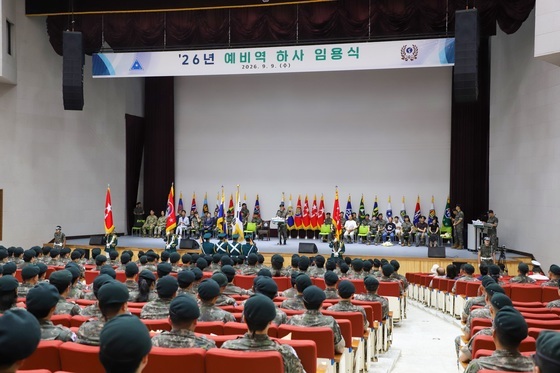 軍, 전시 간부 부족에 예비역 장교 진급 기준 최대 4년 단축
