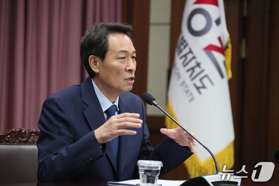 본문 이미지 - 우상호 강원도지사가 7일 신관 소회의실에서 열린 기자간담회에서 발언하고 있다.(강원도 제공. 재판매 및 DB금지)/