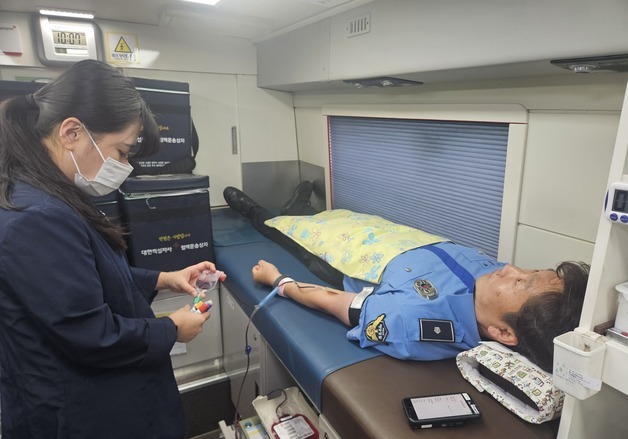 속초해경, 해양경찰의 날 앞두고 '사랑의 헌혈'