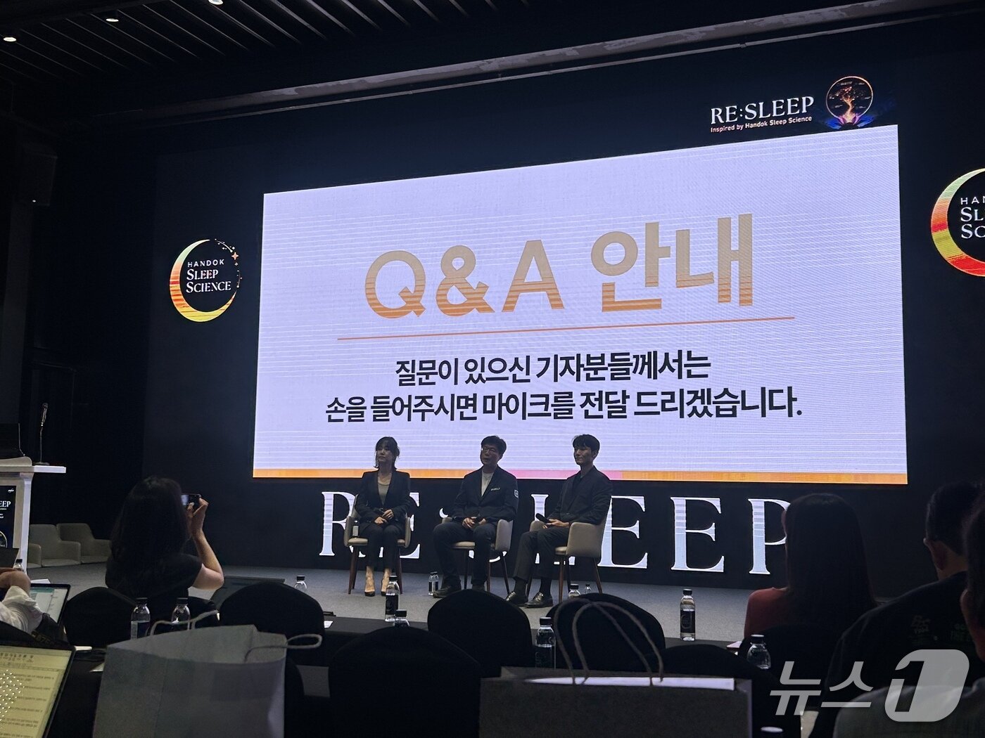 본문 이미지 - 9일 서울 강남구 SJ 쿤스트할레에서 한독이 주최한 수면 비즈니스 발표 미디어 세션에서 질의응답이 진행 중이다. 왼쪽부터 김윤미 한독 전무, 강성지 웰트 대표, 이동헌 에이슬립 대표. 2026.9.9 ⓒ 뉴스1 문대현 기자 