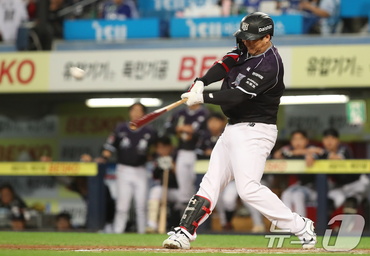 (대구=뉴스1) 공정식 기자 = 9일 오후 대구 삼성라이온즈파크에서 열린 프로야구 '2026 신한은행 SOL KBO리그' KT 위즈와 삼성 라이온즈의 경기, 6회초 2사 1루 상황 …