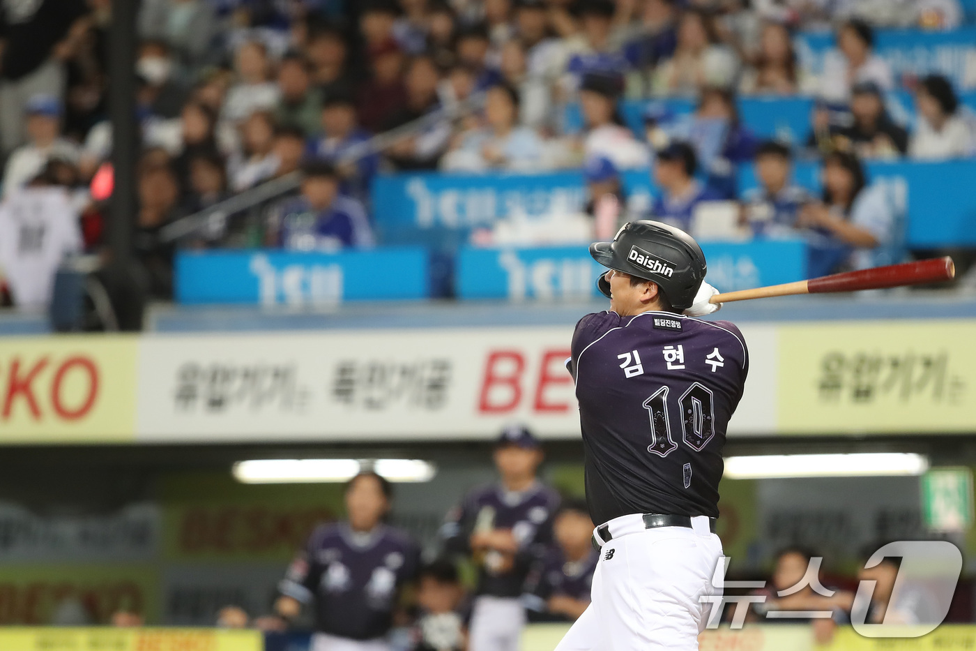(대구=뉴스1) 공정식 기자 = 9일 오후 대구 삼성라이온즈파크에서 열린 프로야구 '2026 신한은행 SOL KBO리그' KT 위즈와 삼성 라이온즈의 경기, 6회초 2사 1루 상황 …