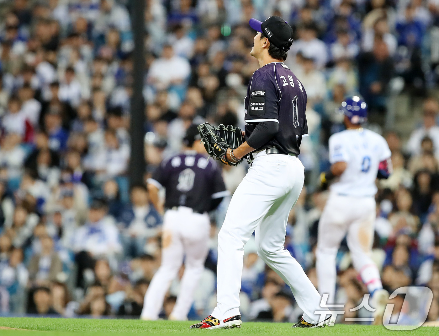 (대구=뉴스1) 공정식 기자 = 9일 오후 대구 삼성라이온즈파크에서 열린 프로야구 '2026 신한은행 SOL KBO리그' KT 위즈와 삼성 라이온즈의 경기, KT 선발투수 고영표가 …