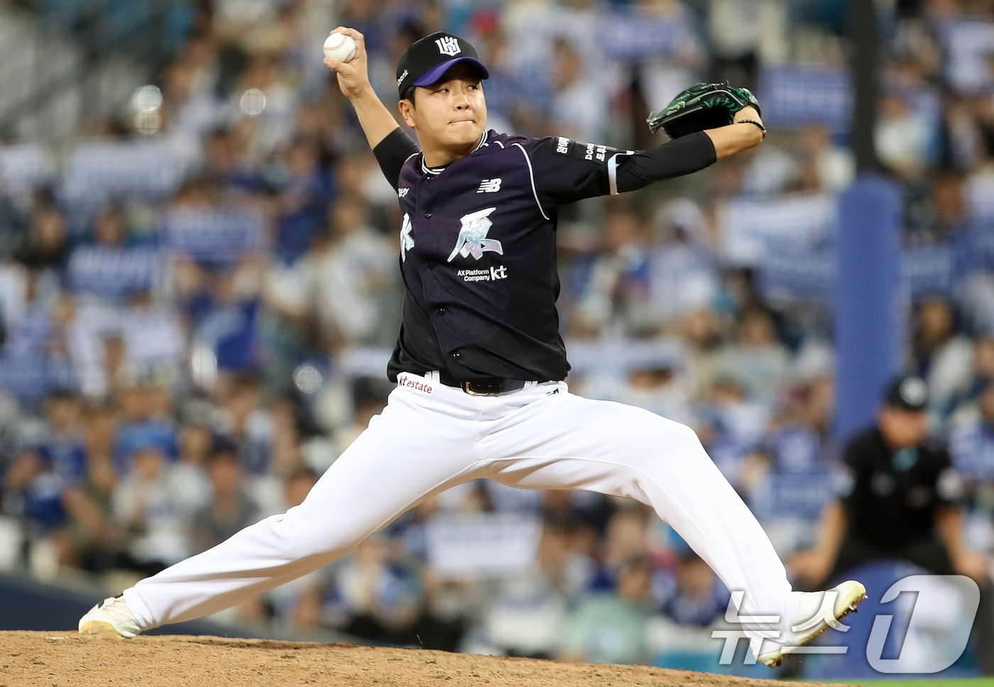 (대구=뉴스1) 공정식 기자 = 9일 오후 대구 삼성라이온즈파크에서 열린 프로야구 '2026 신한은행 SOL KBO리그' KT 위즈와 삼성 라이온즈의 경기, 8회말 마운드에 오른 …