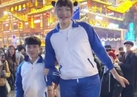 168㎝ 男·220㎝ 女 결혼, 곧 출산…"처음부터 끌려"
