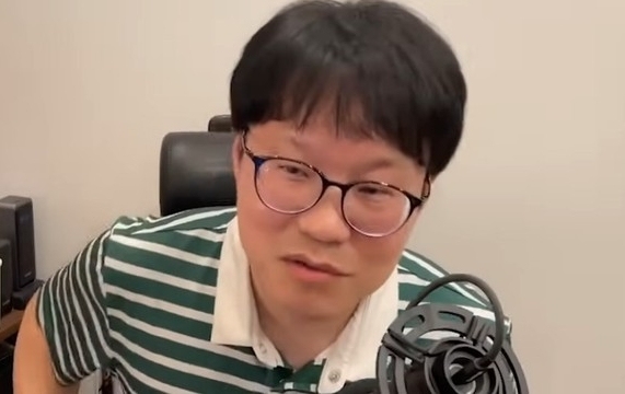 '친일 만화가' 윤서인, 日서 '혐한' 곤욕 "사기꾼 취급"  