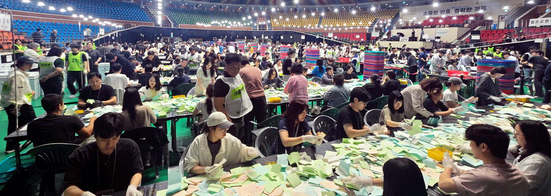 오전 1시 지선 개표율 48.12%, 민주 13곳·국힘 3곳 우세…與 압승 전망